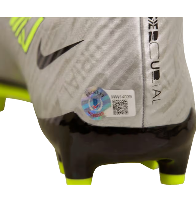 Ronaldo Nazario Signed Nike Mercurial Soccer Cleat with Beckett Witness